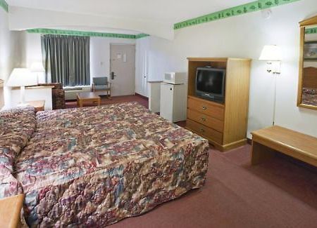 Americas Best Value Inn - Manchester Room photo